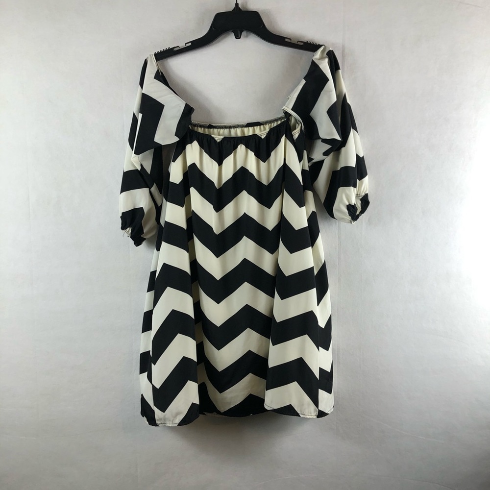 Sage Cold Shoulder dress 
Symmetrical Large Black - Picture 4 of 7